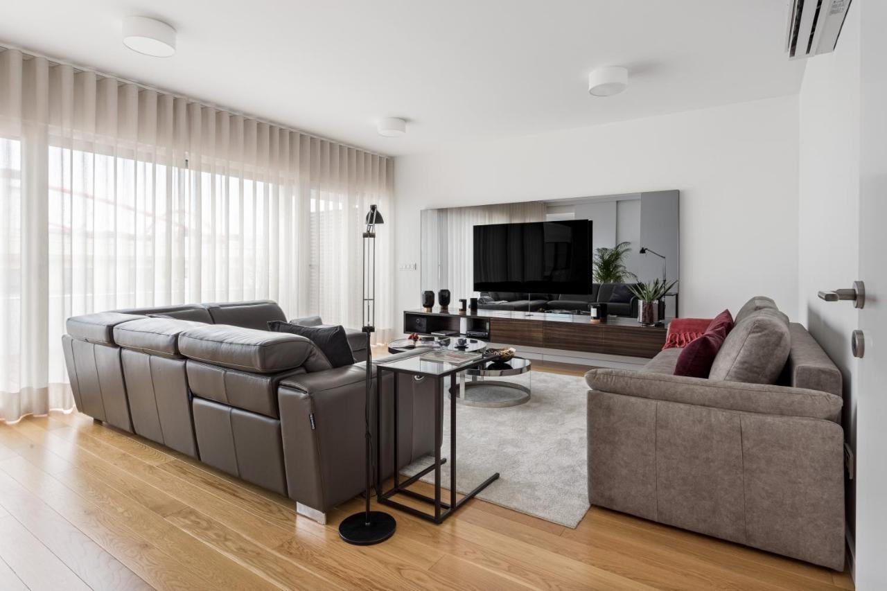 Apartamento Modern 3br With Terrace In Benfica By Host For Us Lisboa
