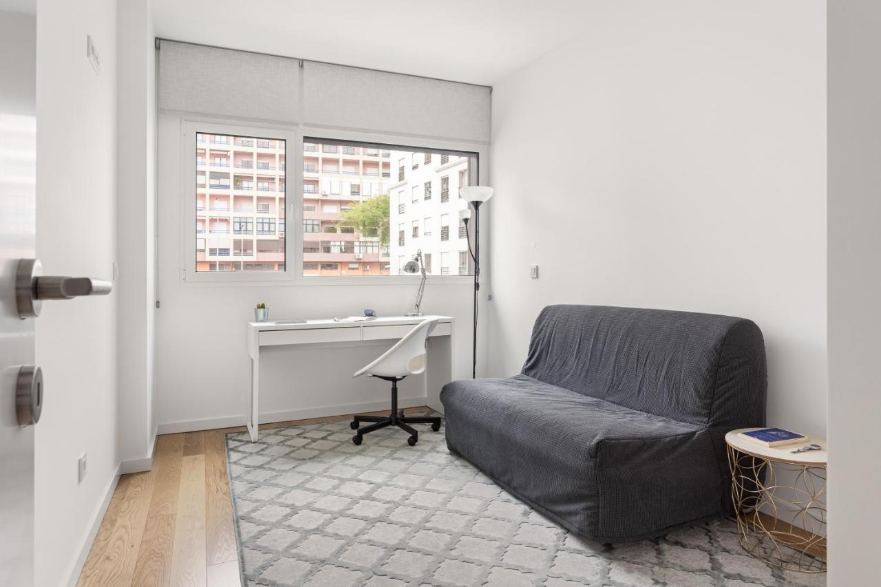 Apartamento Modern 3br With Terrace In Benfica By Host For Us